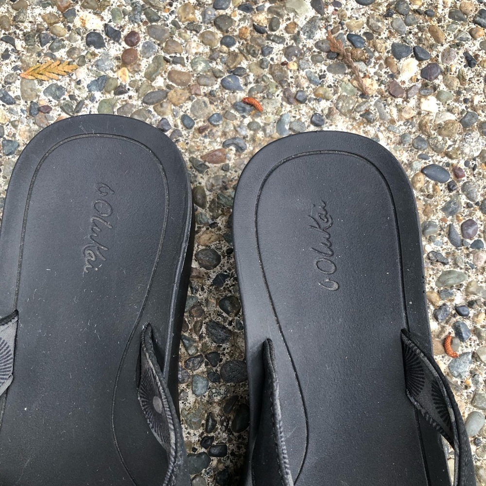 OluKai Women’s Pio Lua Black Wedge Flip Flop Sandal size 8 - Picture 3 of 9